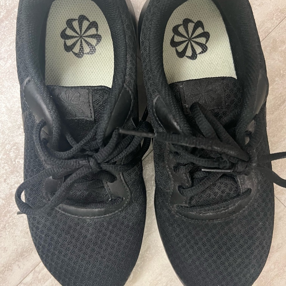 Black Nike Sneakers- EUC - Picture 6 of 6